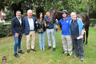 Con Mario Sanna Fauda trionfa sui 2000 metri del Derby Italiano dell'Anglo.Arabo al Visarno.